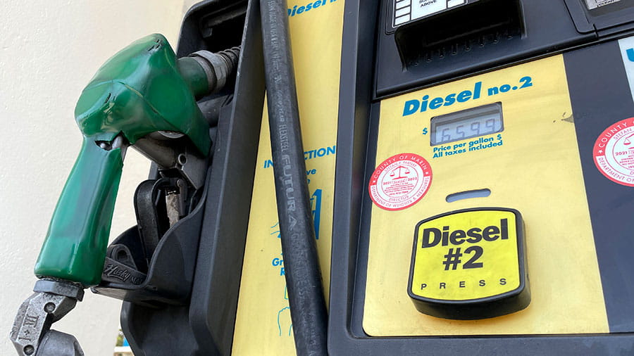 La demanda lleva los precios del combustible diésel a nuevos picos máximos